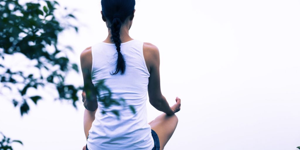 chica meditando